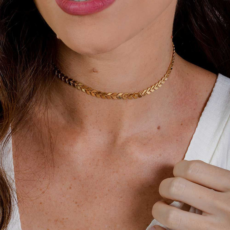 Colar Choker Arrow Banho de Ouro 18k