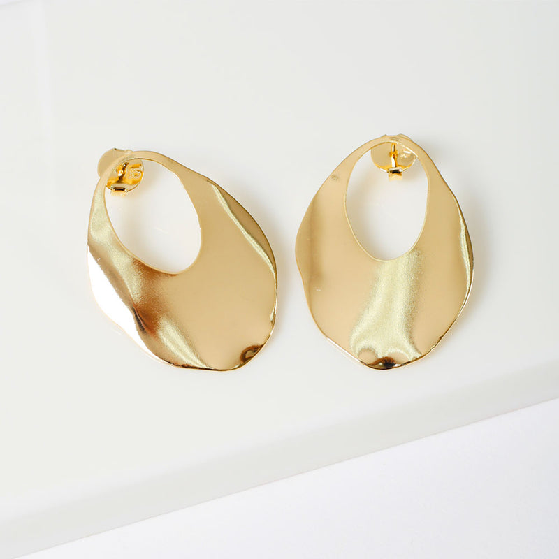 Brinco Oval Irregular Banho de Ouro 18k