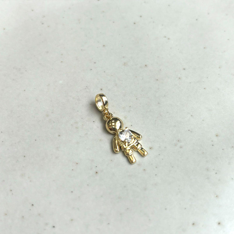 Pingente Menino Detalhe Zircônia Banho de Ouro 18k